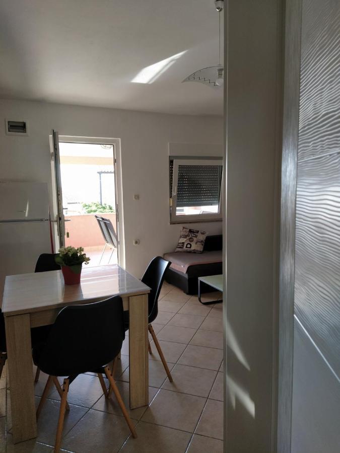 ויר Apartmani Ruza מראה חיצוני תמונה