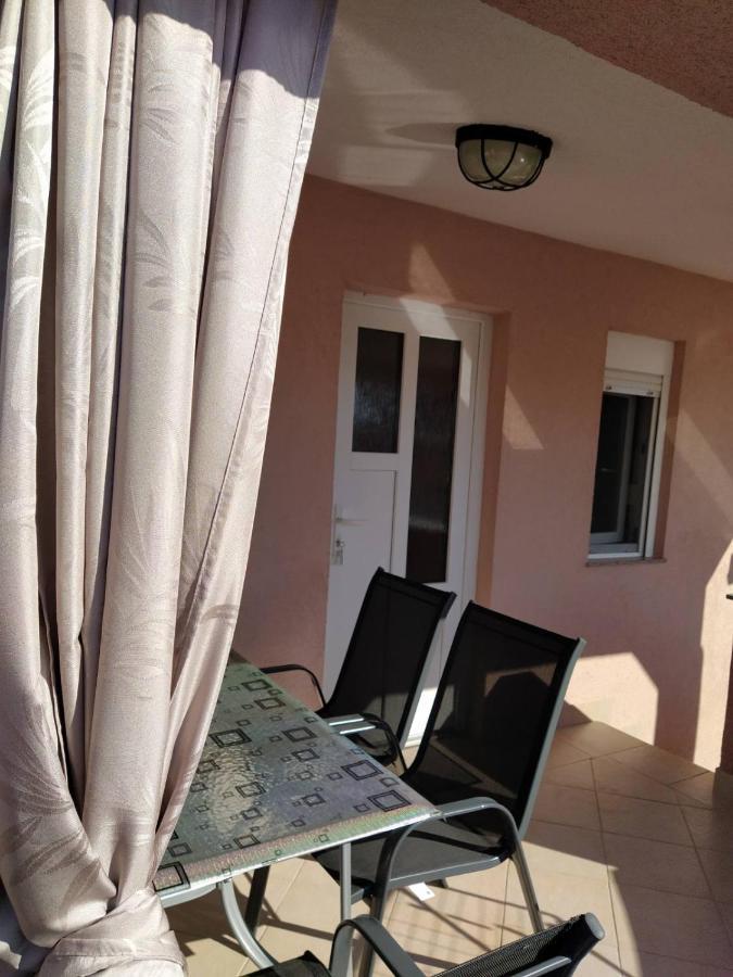 ויר Apartmani Ruza מראה חיצוני תמונה